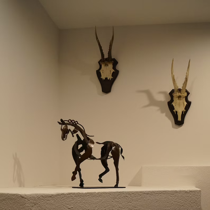 Adonis' paard-Metalen sculptuur