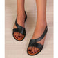 Platte sandalen met een open teen en een vismondvormige stud